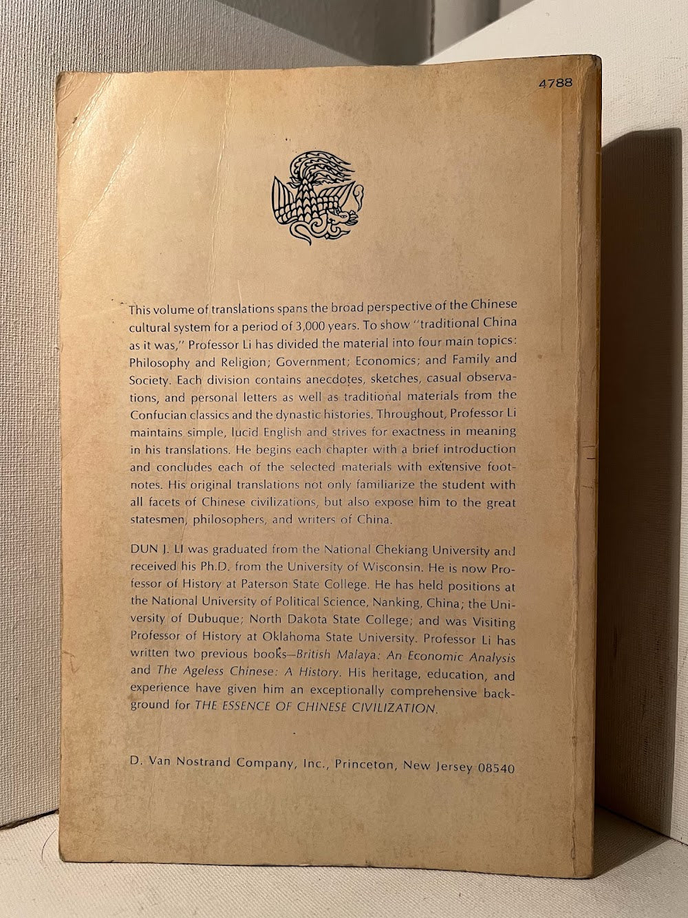 The Essence of Chinese Civilization by Dun J. Li