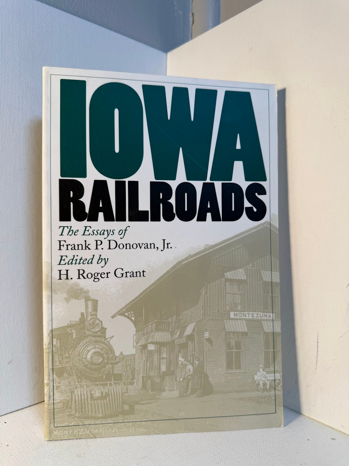 Iowa Railroads - the Essays of Frank P. Donovan Jr.