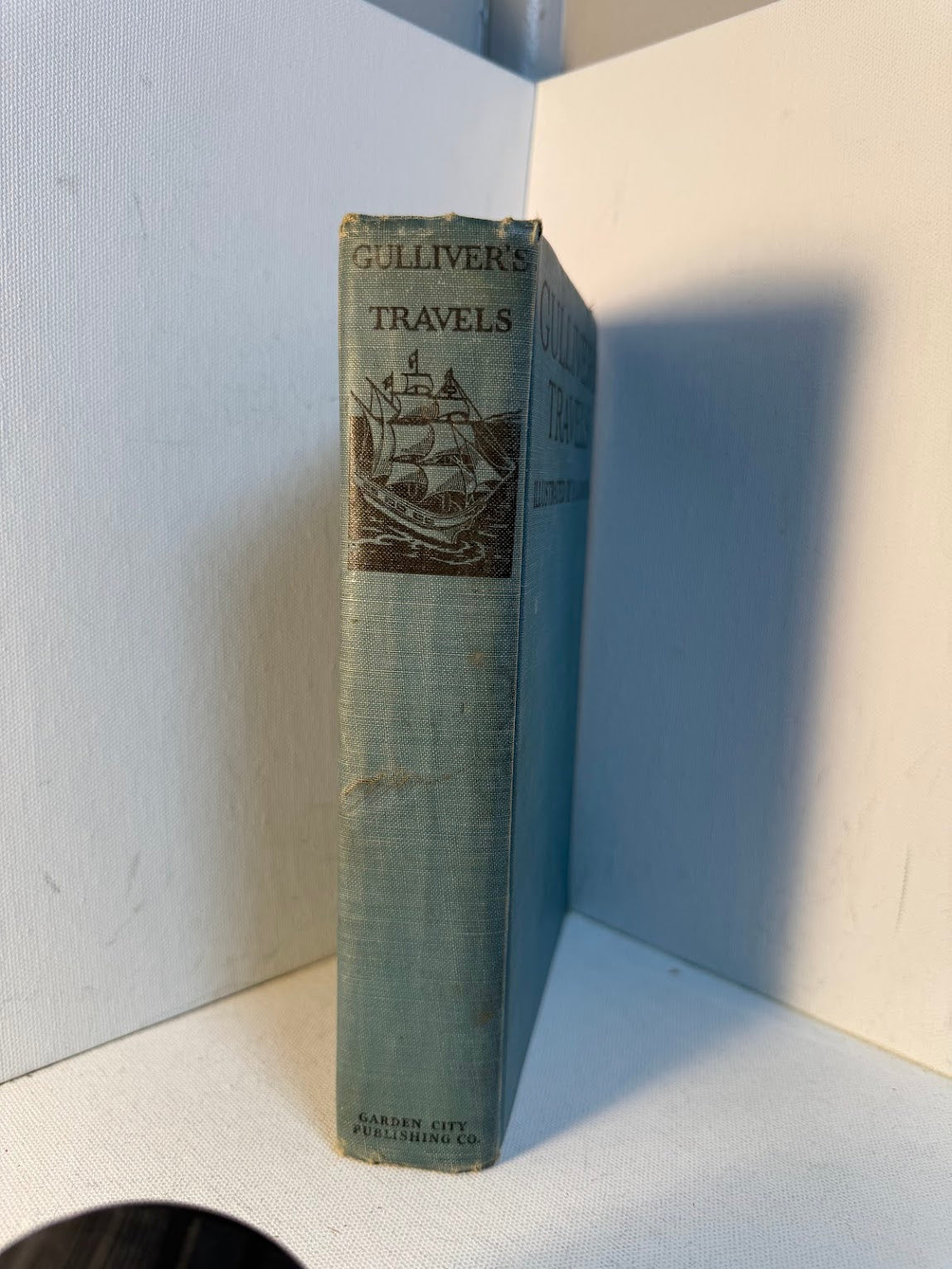 Gulliver's Travels illustrated by R.G. Mossa