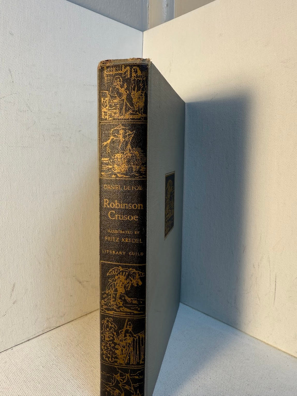 Robinson Crusoe by Daniel Defoe