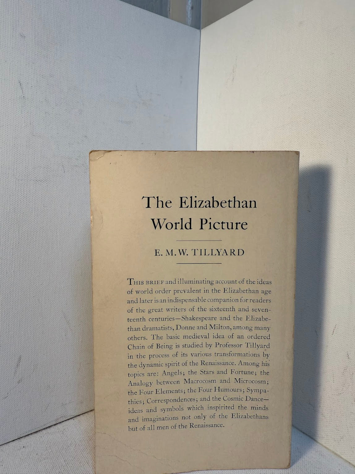 The Elizabethan World Picture by E.M.W. Tillyard