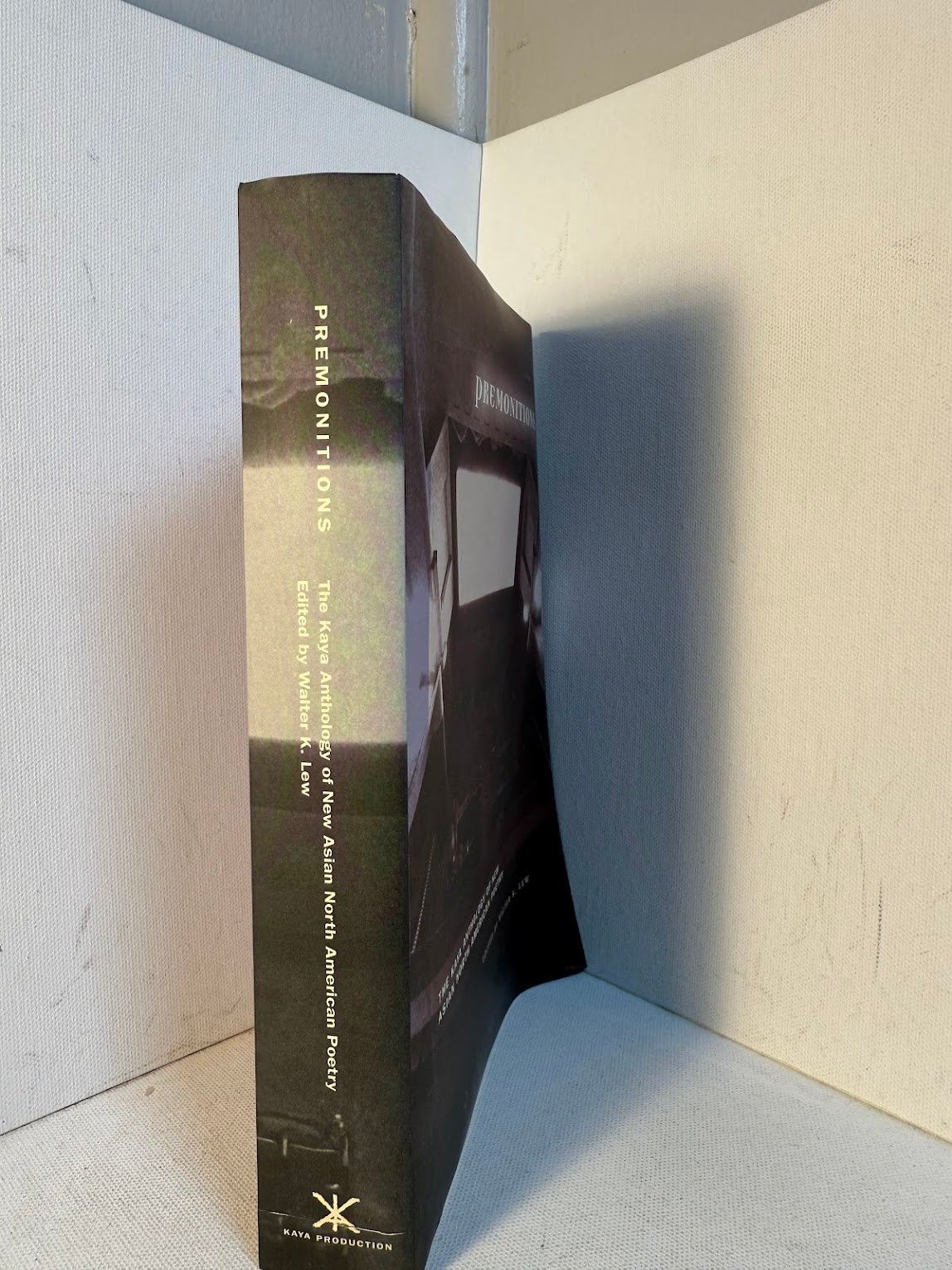 Premonitions - The Kaya Anthoogy of New Asian North American Poetry edited by Walter K. Lew