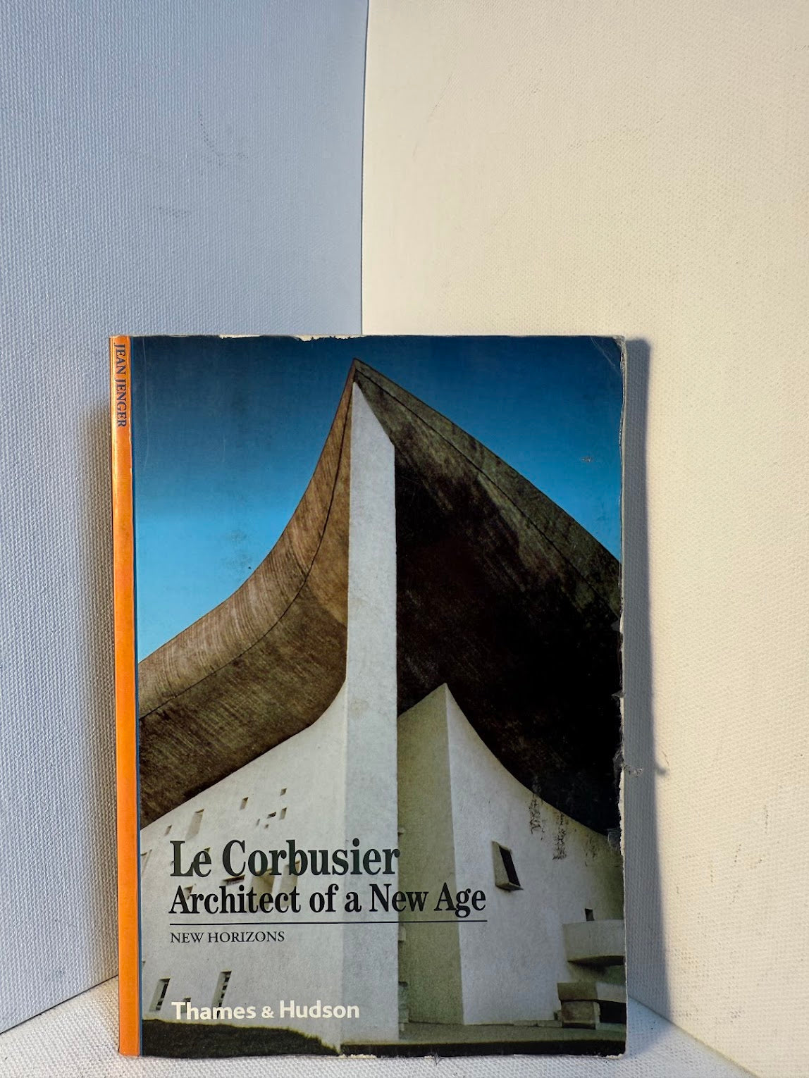 Le Corbusier Architect of a New Age by Jean Jenger