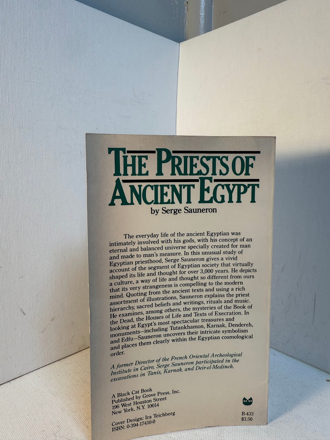 The Priests of Ancient Egypt by Serge Sauneron