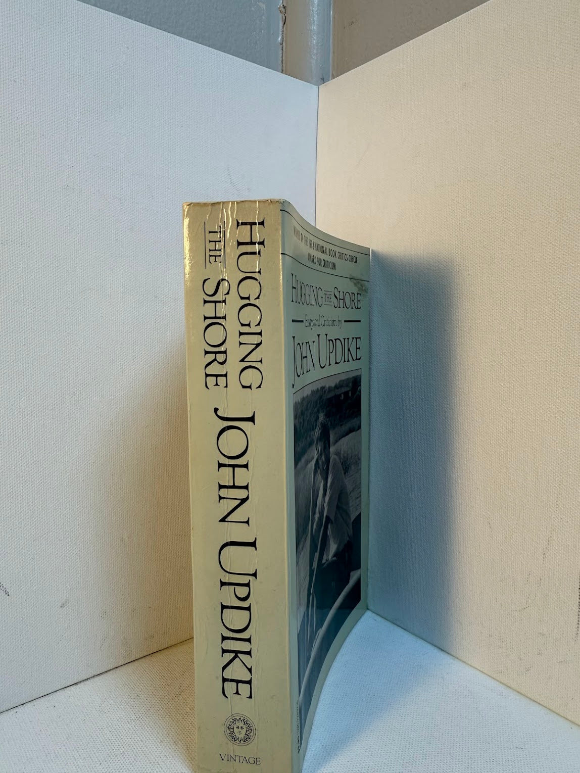Hugging the Shore - Essays and Criticism by John Updike