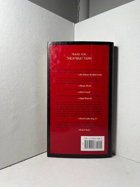 Living Buddha, Living Christ by Thich Nhat Hahn