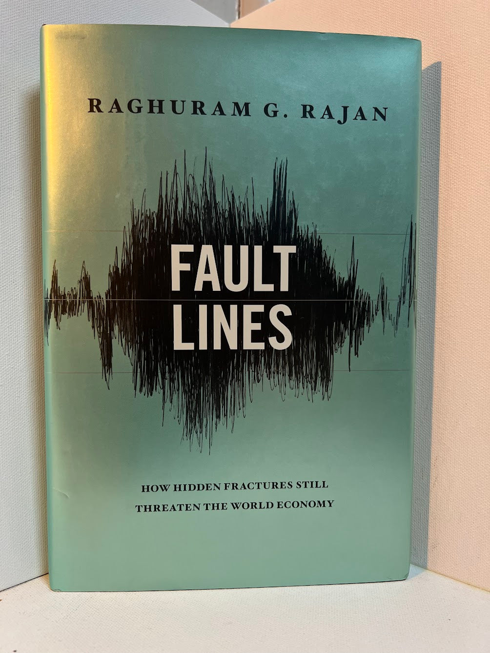 Fault Lines - How Hidden Fractures Still Threaten the World Economy by Raghuram G. Rajan