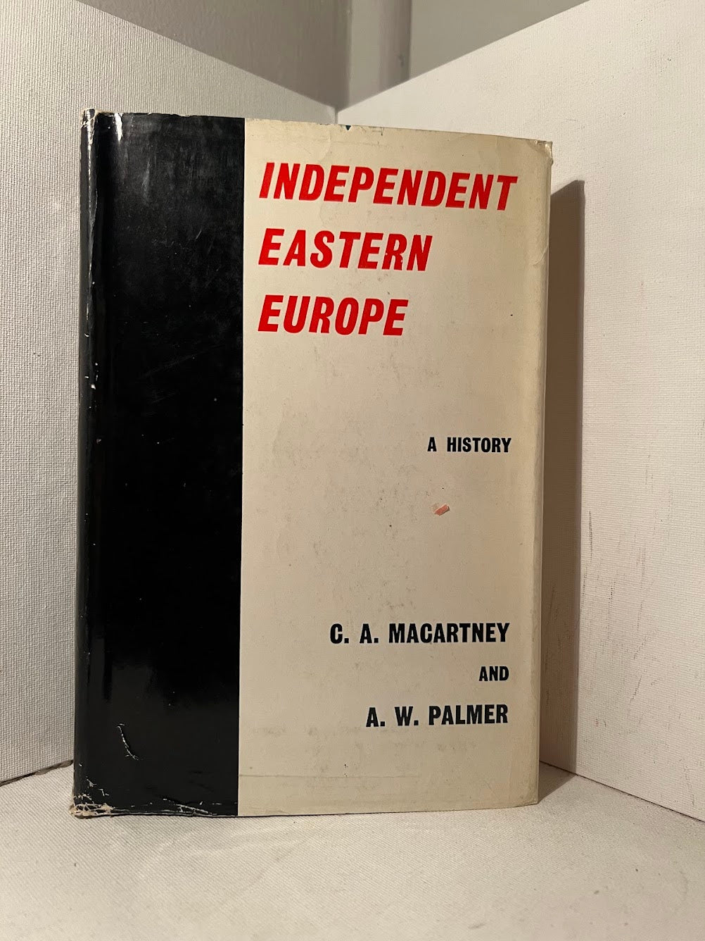 Independent Eastern Europe: A History by C.A. Macartney and A.W. Palmer