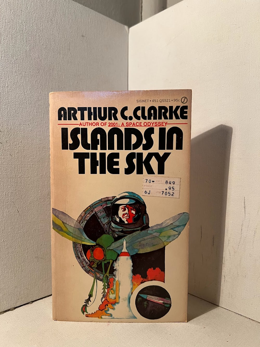 Islands in the Sky by Arthur C. Clarke