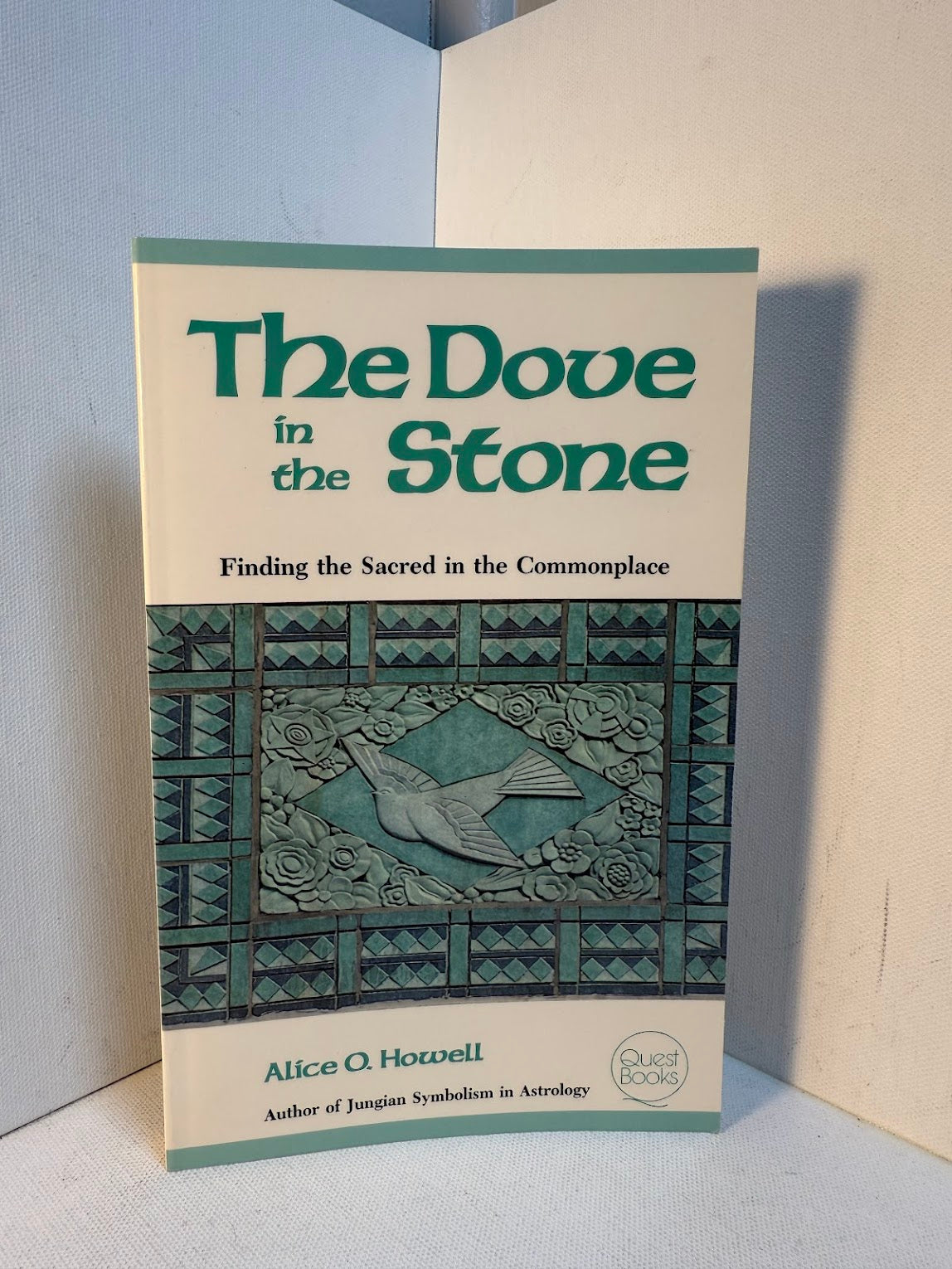The Dove in the Stone - Finding the Sacred in the Commonplace by Alice O. Howell