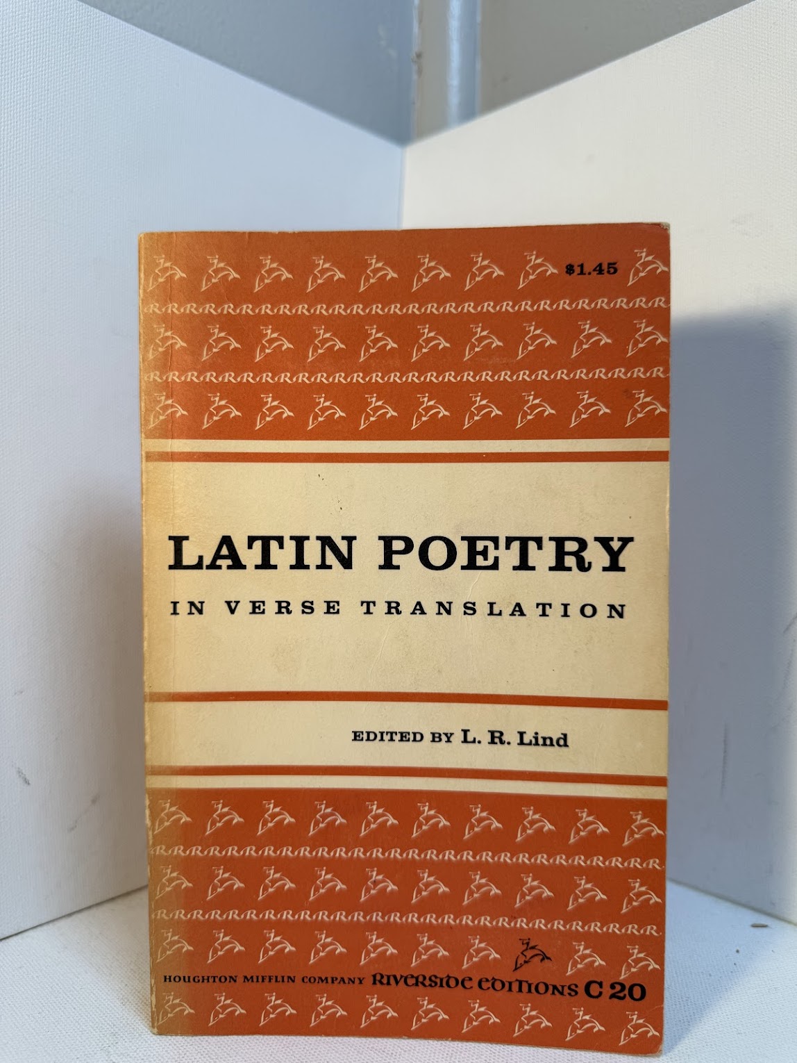Latin Poetry in Verse Translation edited by L.R. Lind