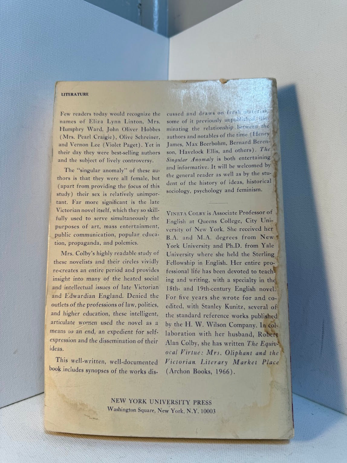 The Singular Anomaly - Women Novelists of the Nineteenth Century by Vineta Colby