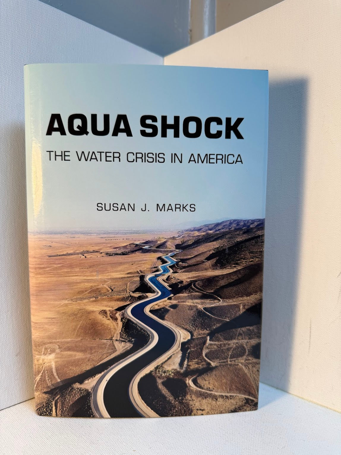 Aqua Shock - The Water Crisis in America by Susan J. Marks
