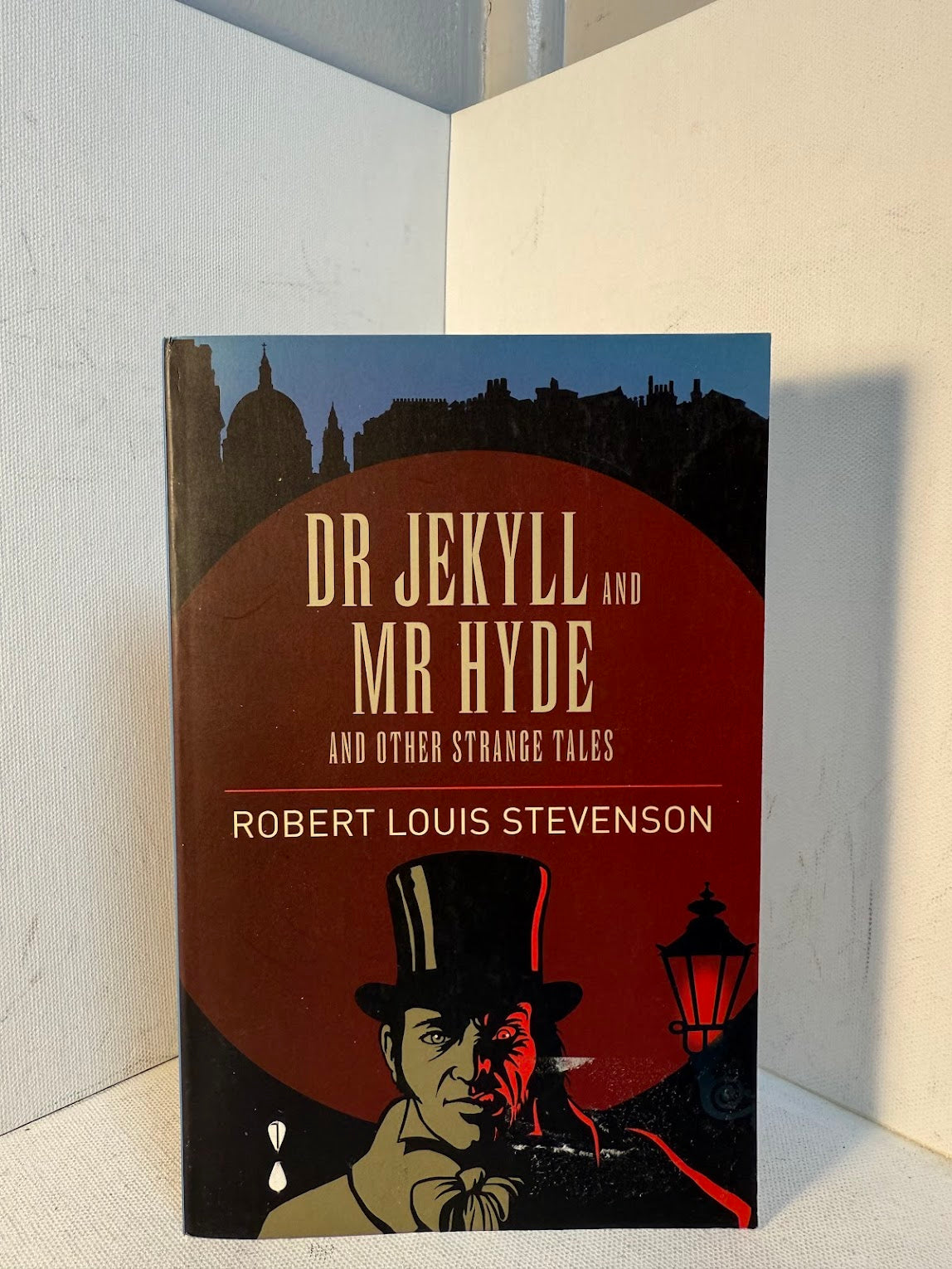 Dr Jekyll and Mr Hyde and Other Strange Tales by Stevenson