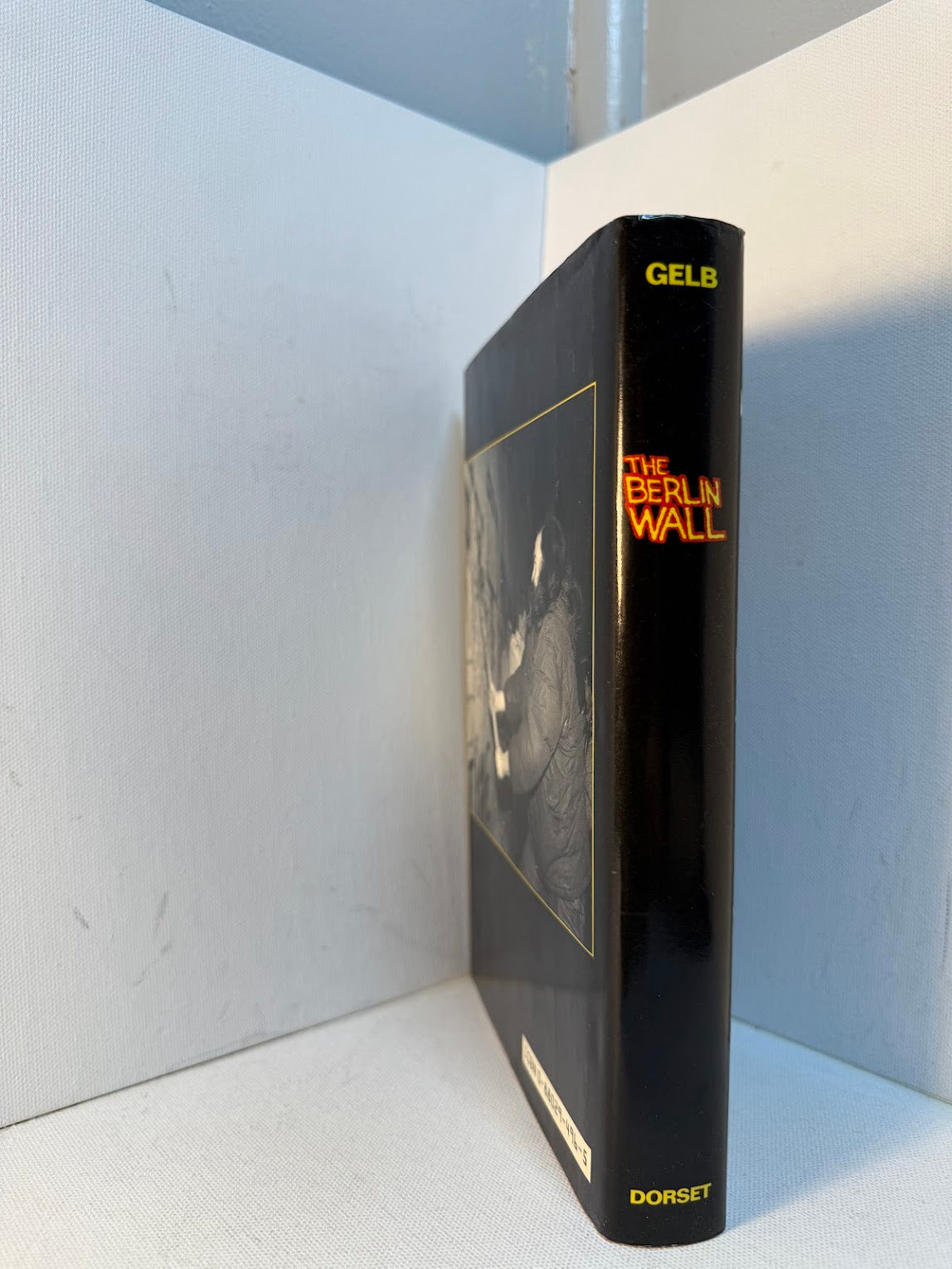 The Berlin Wall by Norman Gelb