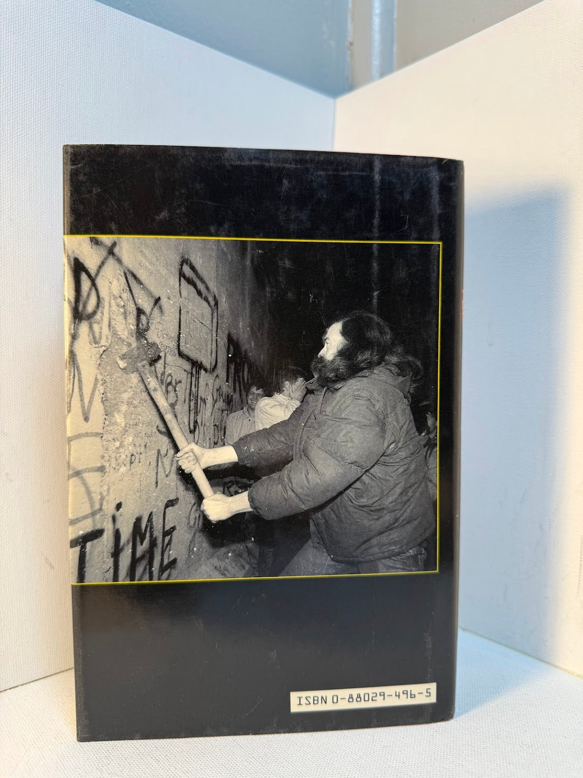 The Berlin Wall by Norman Gelb