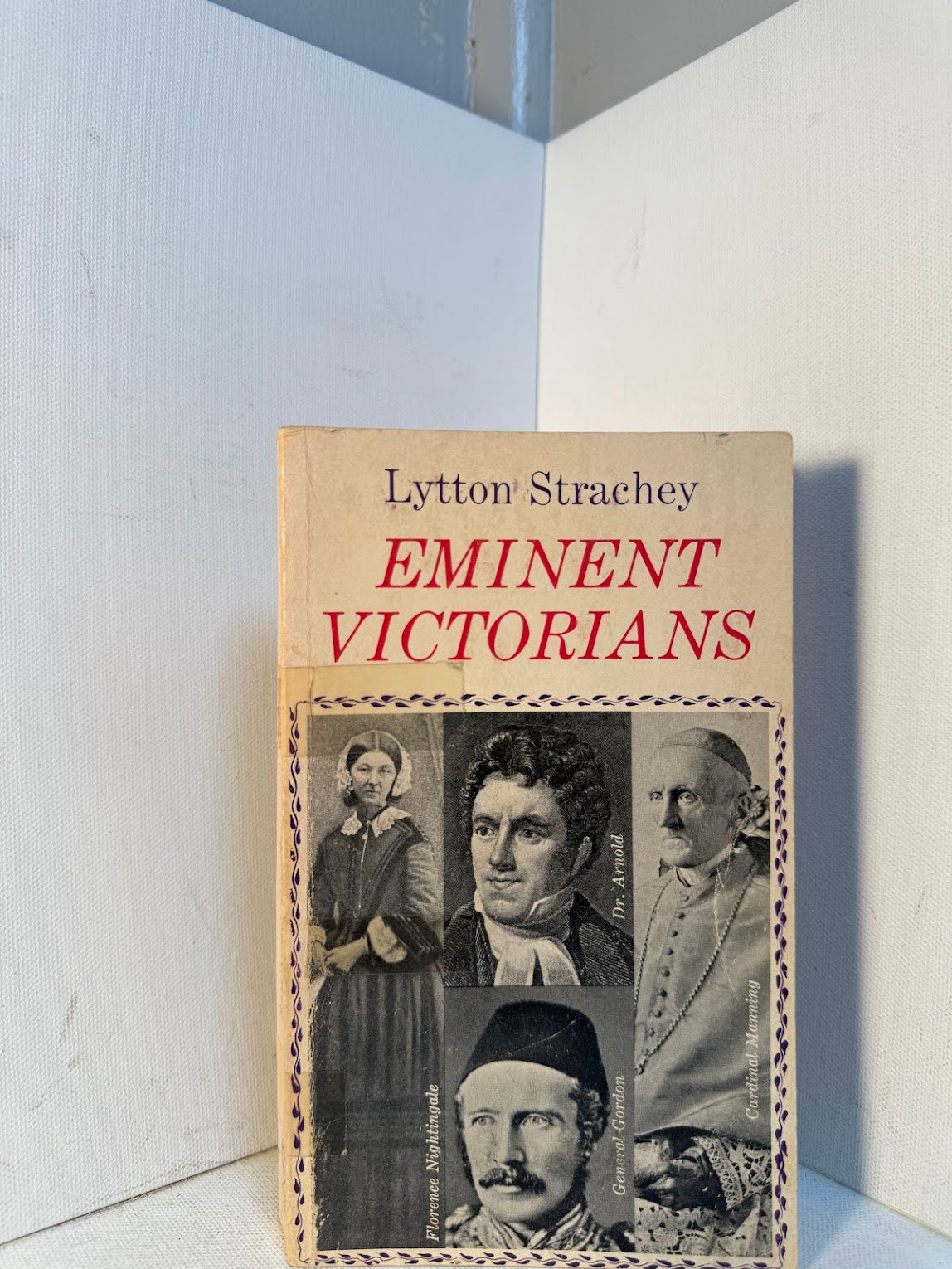 Eminent Victorians by Lytton Strachey