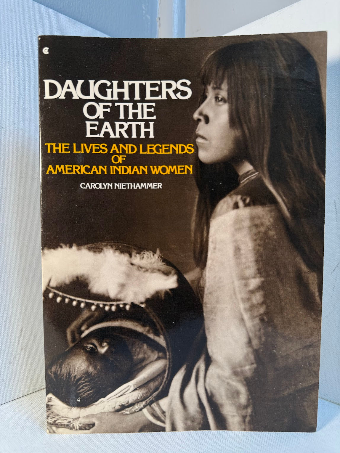 Daughters of the Earth - The Lives and Legends of American Indian Women by Carolyn Niethammer