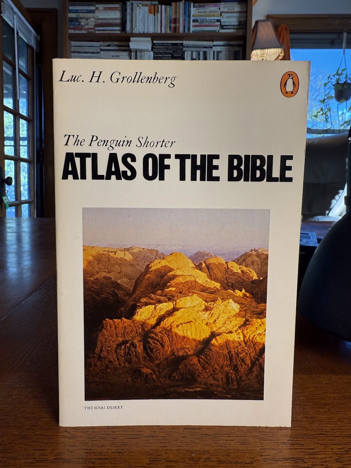 The Penguin Shorter Atlas of the Bible by Luc H. Grollenberg